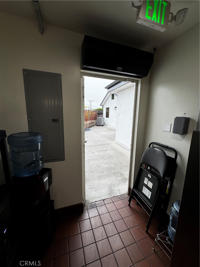 3238 Foothill Boulevard Property Photo 12