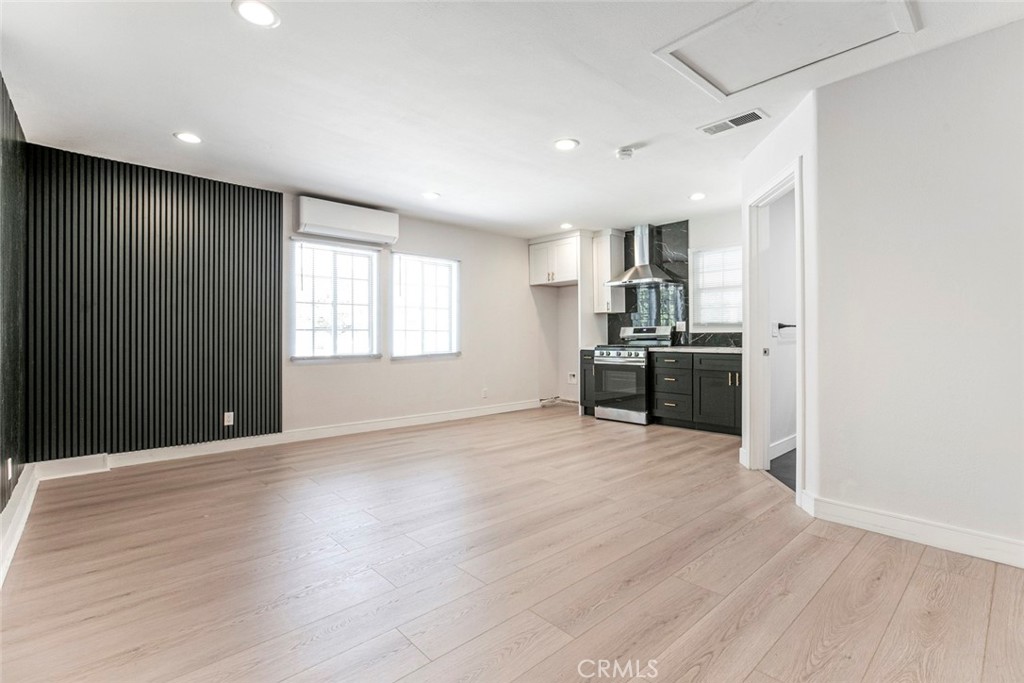 17648 Raymer Street Property Photo 2