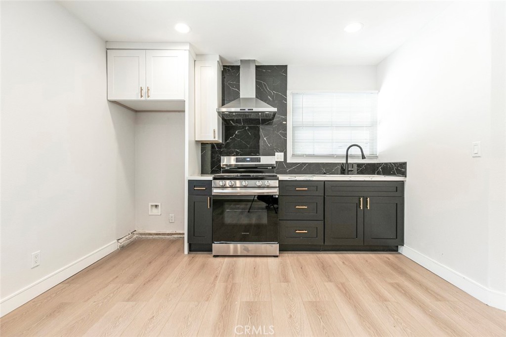 17648 Raymer Street Property Photo 3