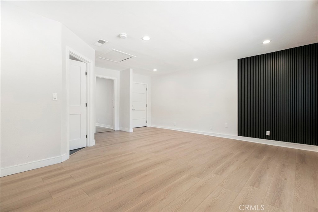 17648 Raymer Street Property Photo 4