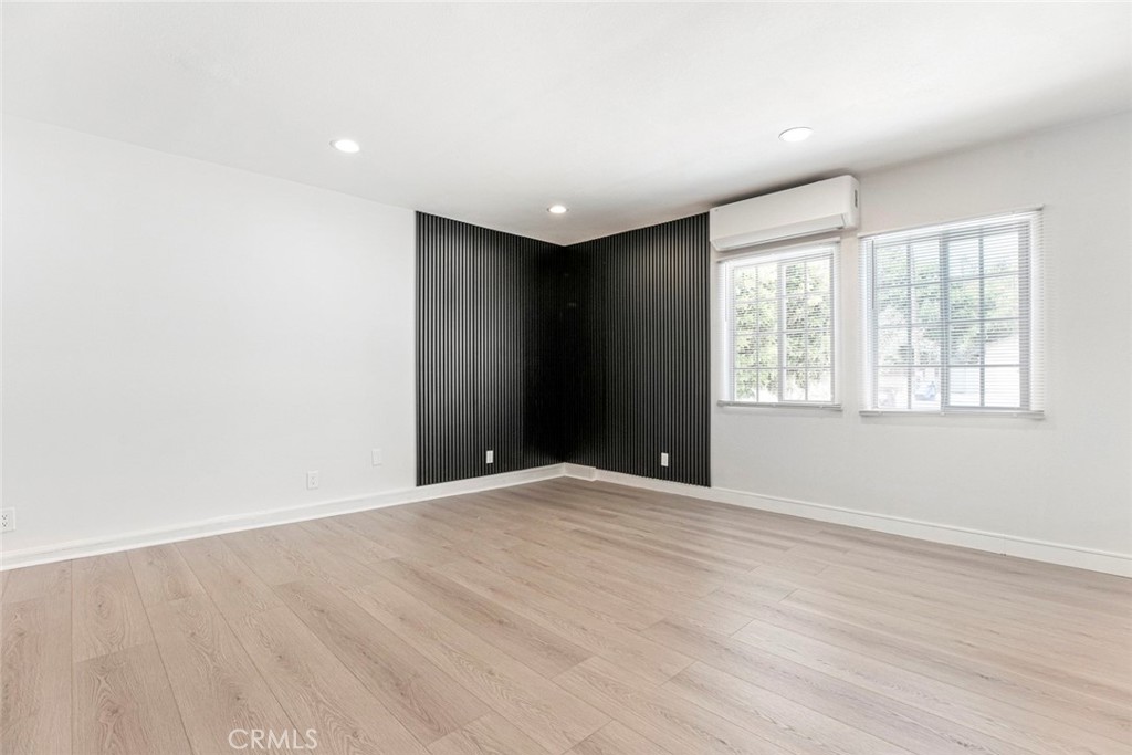 17648 Raymer Street Property Photo 5