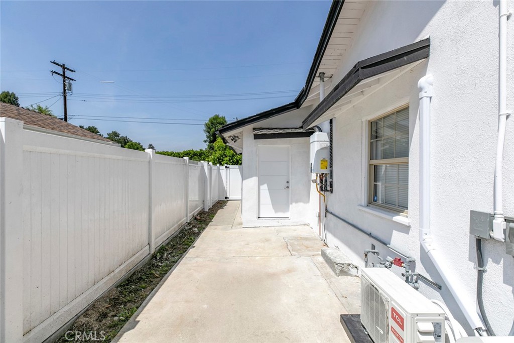 17648 Raymer Street Property Photo 12