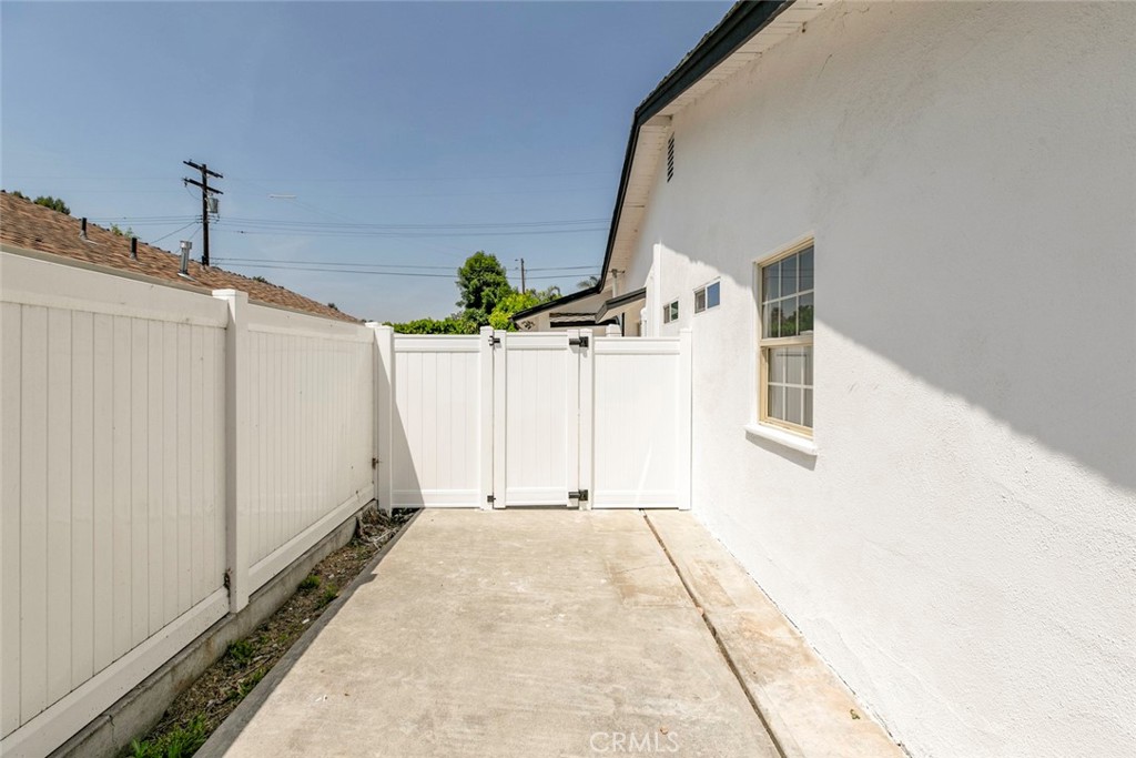 17648 Raymer Street Property Photo 13