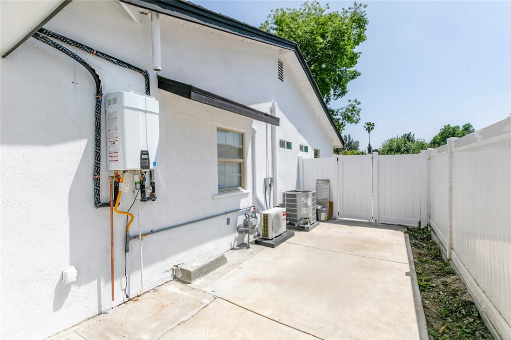 17648 Raymer Street Property Photo 14