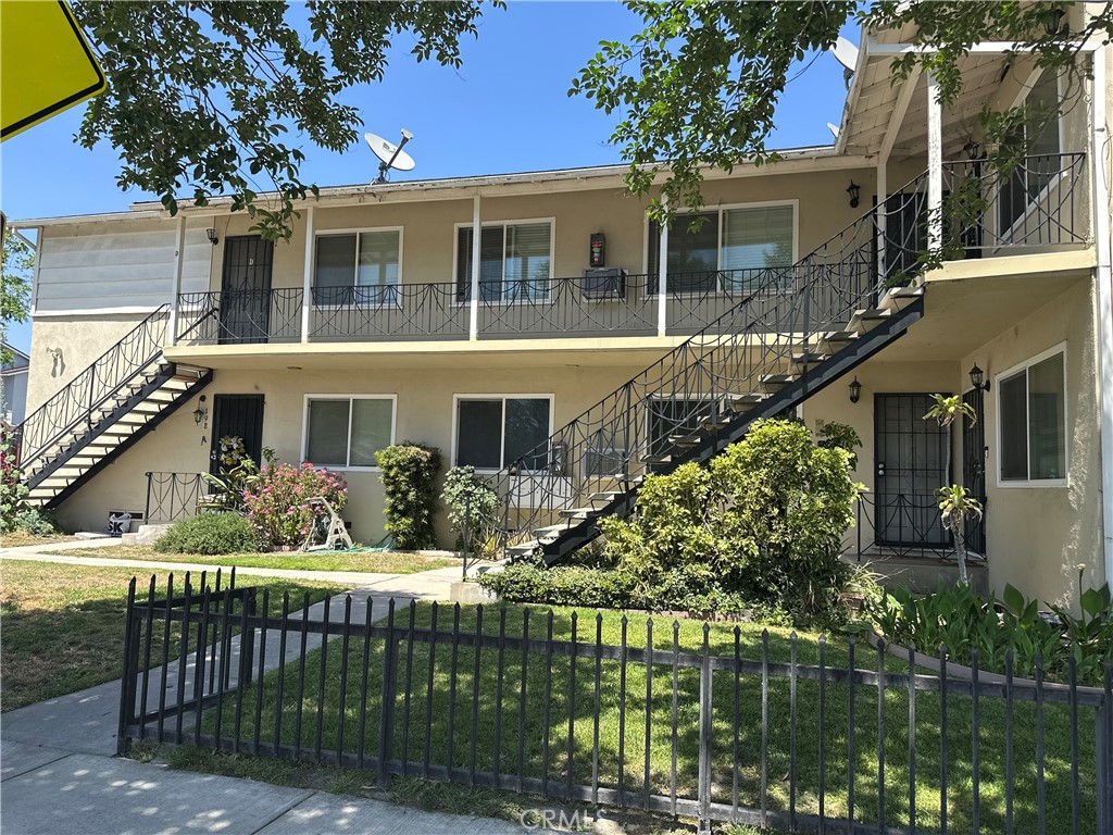 198 W Elmwood Avenue D Property Photo 1