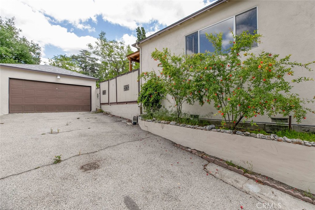 10630 Samoa Avenue Property Photo 5