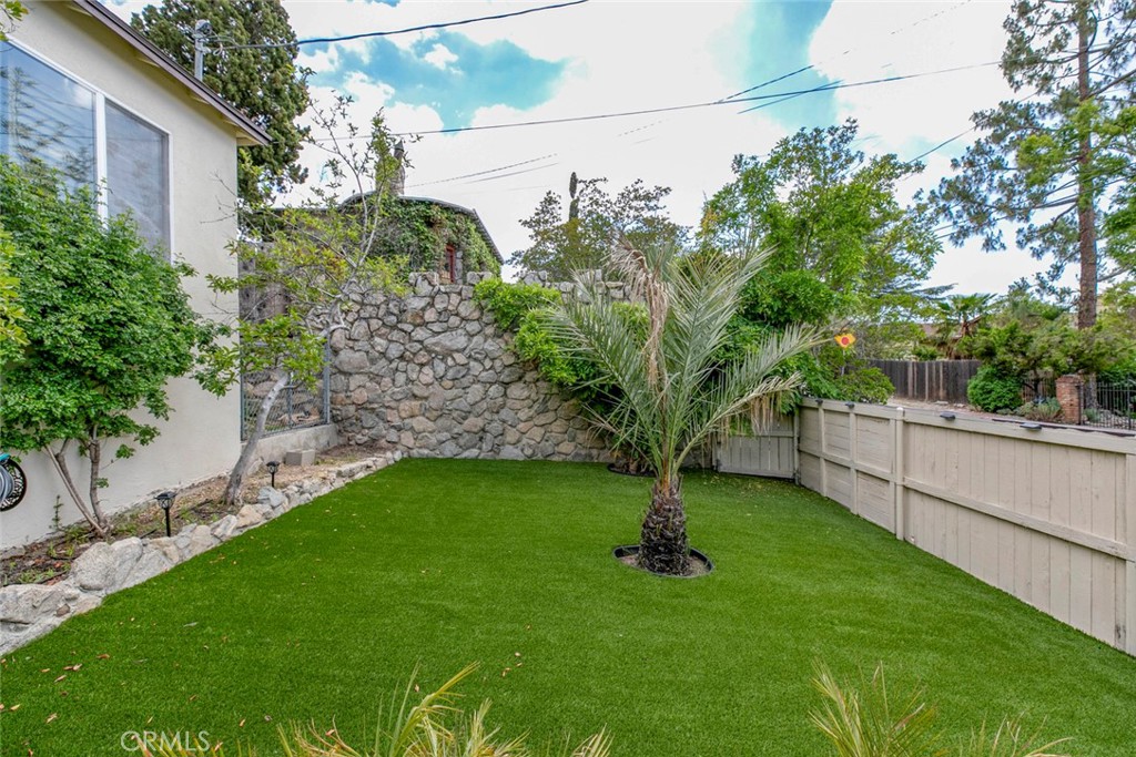 10630 Samoa Avenue Property Photo 7