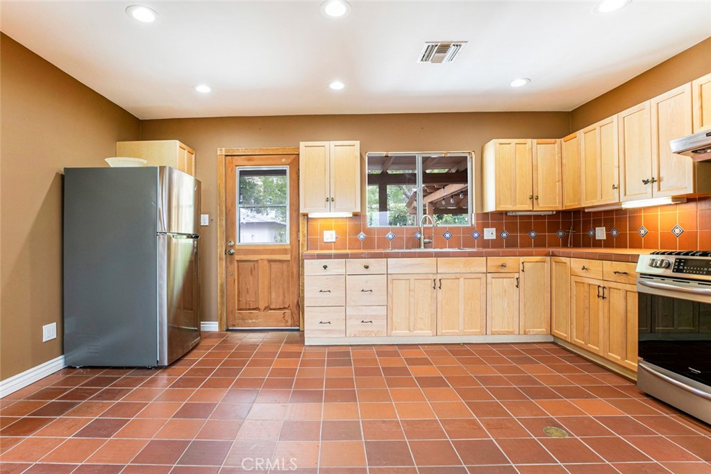 10630 Samoa Avenue Property Photo 17