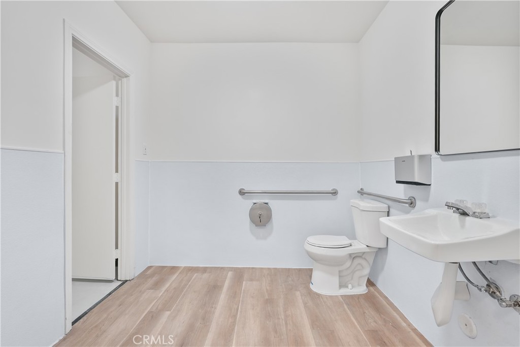 2777 W Broadway Property Photo 7
