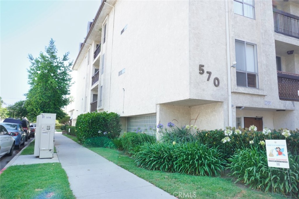 570 W Stocker Street 202 Property Photo 1