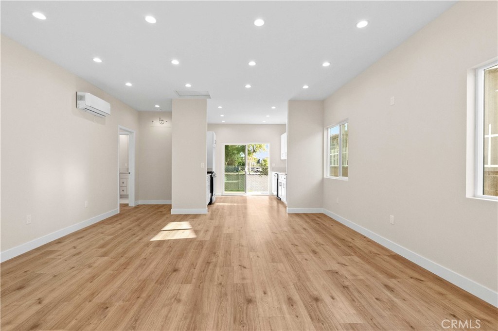702 A E Glenoaks Boulevard Property Photo 1