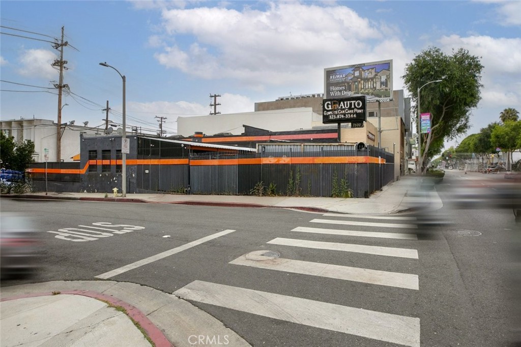 7504 Santa Monica Boulevard Property Photo 1