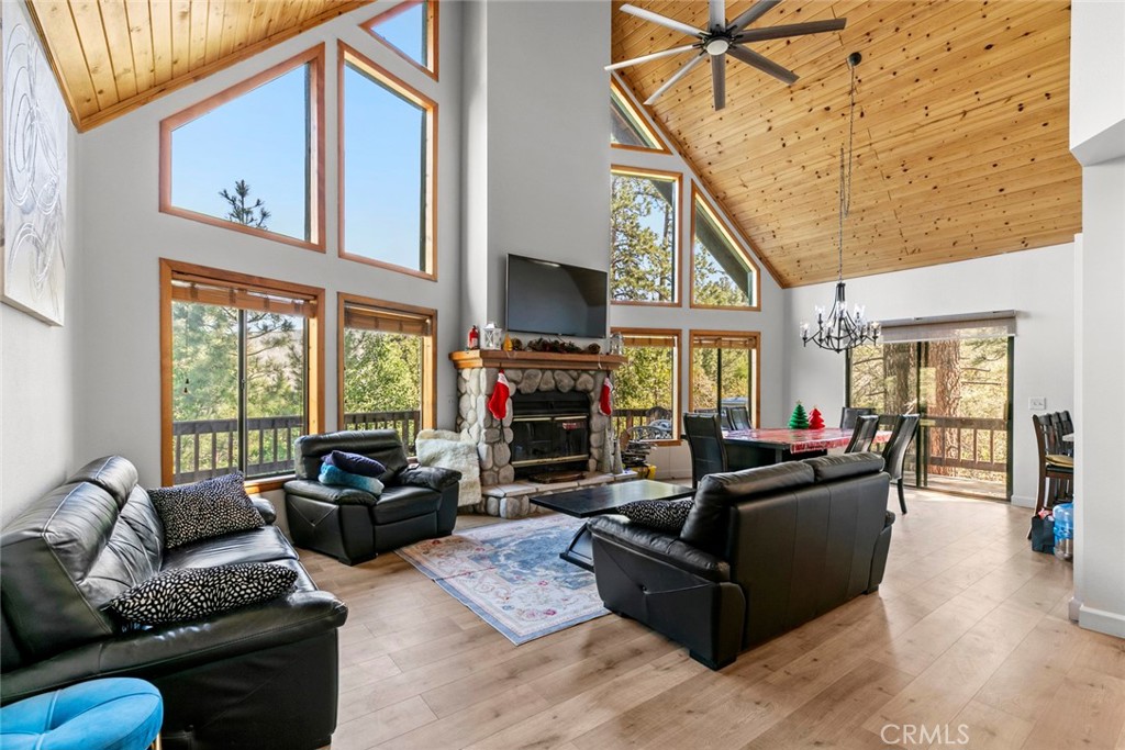 1612 Lassen Way Property Photo 1