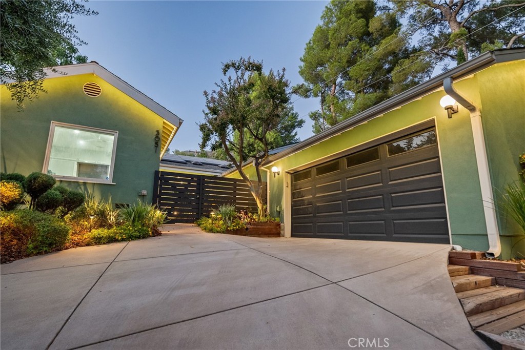 3051 Gertrude Avenue Property Photo 1
