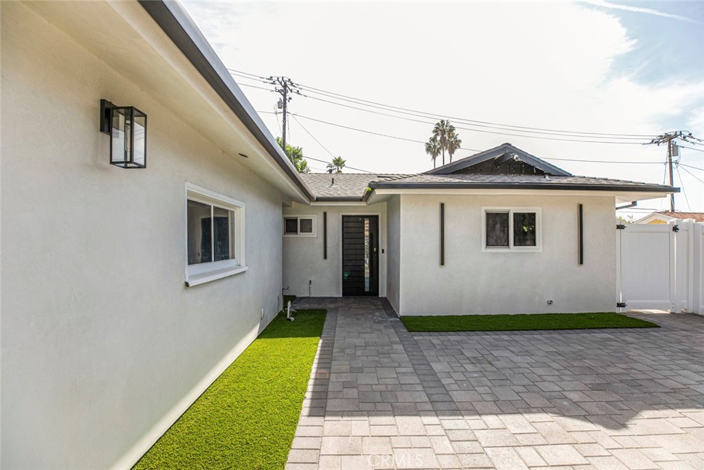 27964 Carvel Drive Property Photo 6