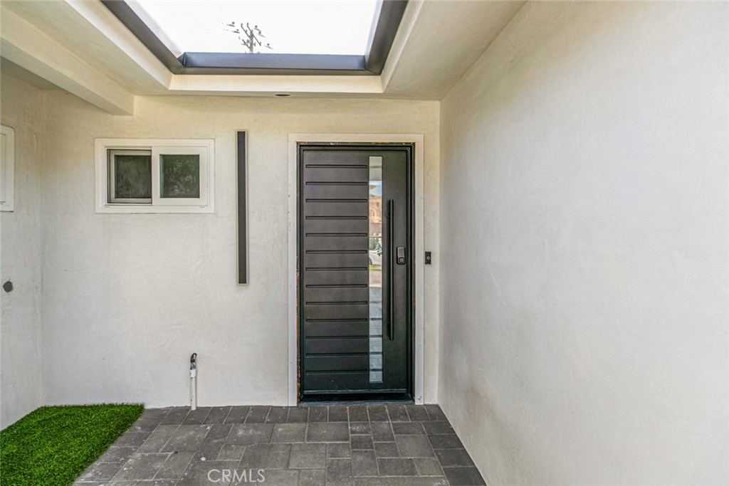 27964 Carvel Drive Property Photo 7