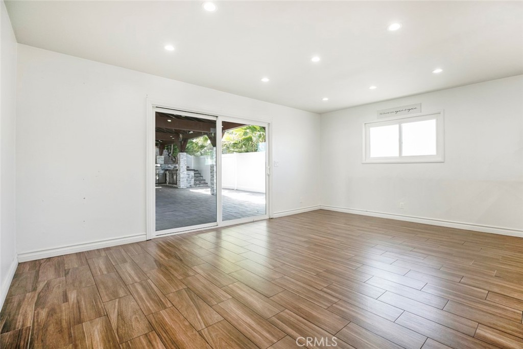 27964 Carvel Drive Property Photo 10