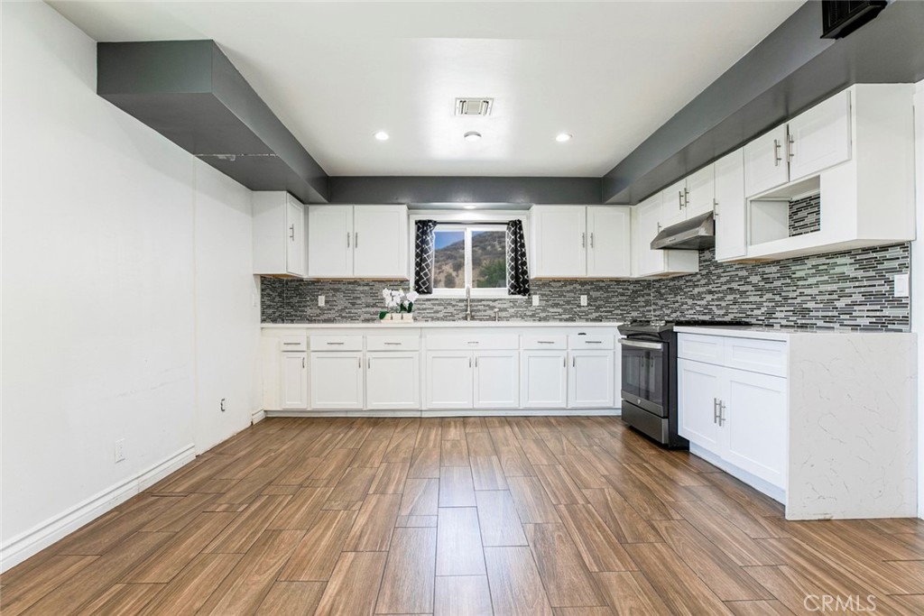 27964 Carvel Drive Property Photo 14
