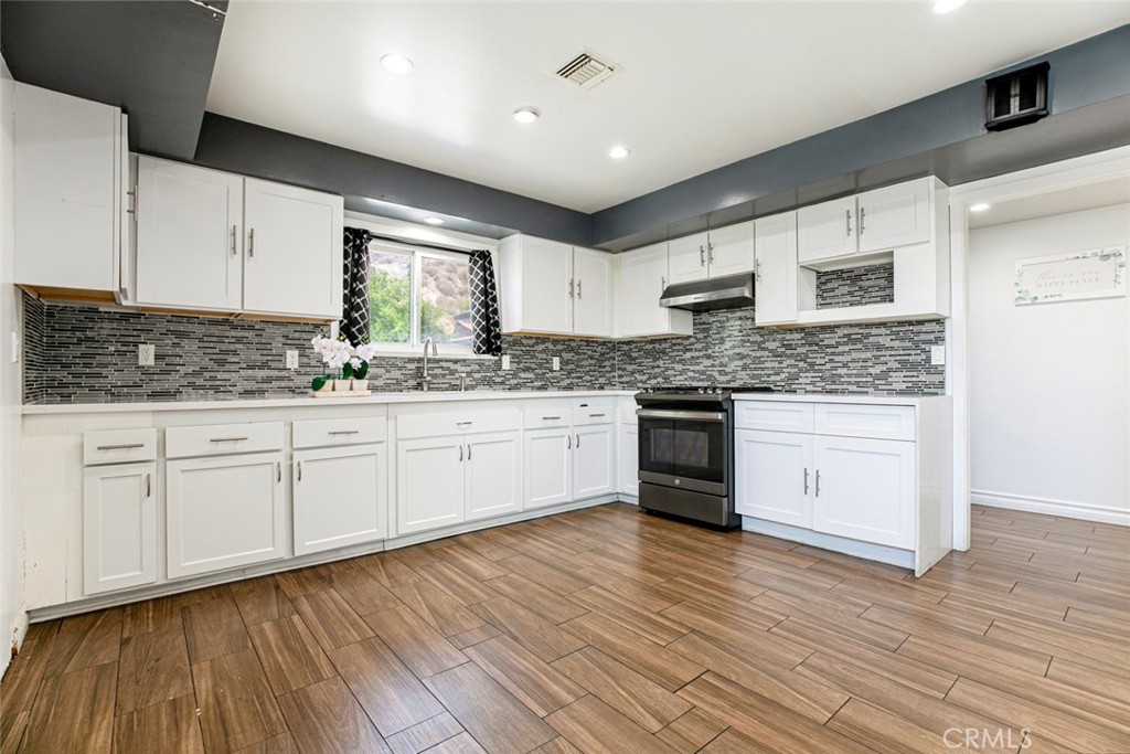 27964 Carvel Drive Property Photo 15
