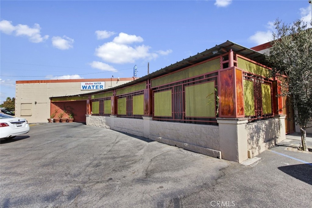 8759 Glenoaks Boulevard Property Photo 17