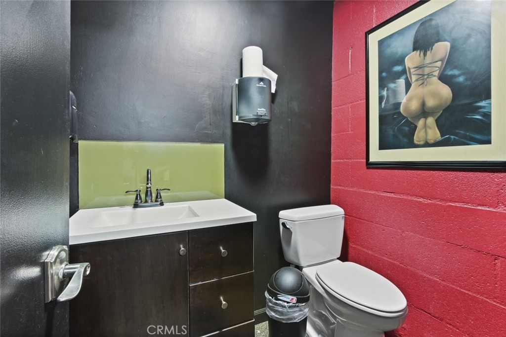 8759 Glenoaks Boulevard Property Photo 18