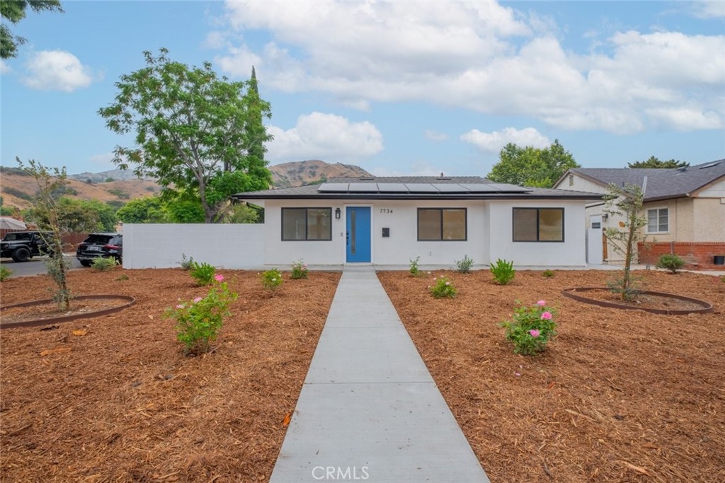 7734 N Glenoaks Boulevard Property Photo 1