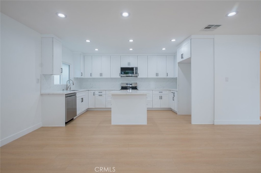 7734 N Glenoaks Boulevard Property Photo 6