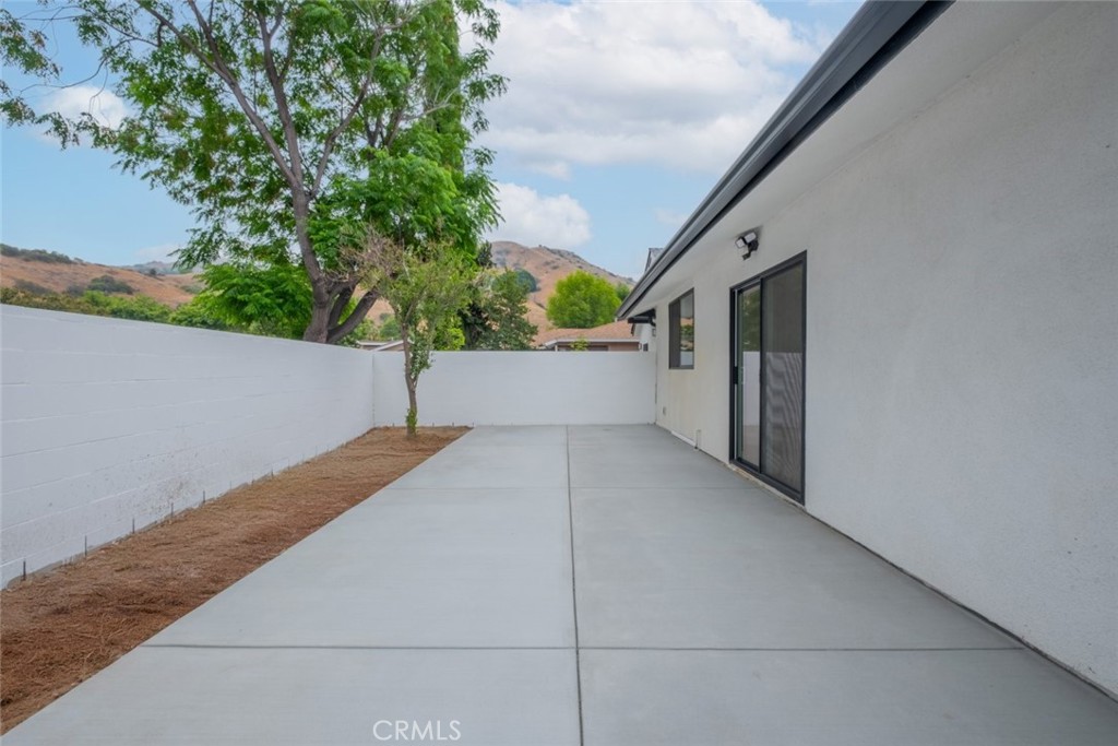 7734 N Glenoaks Boulevard Property Photo 10