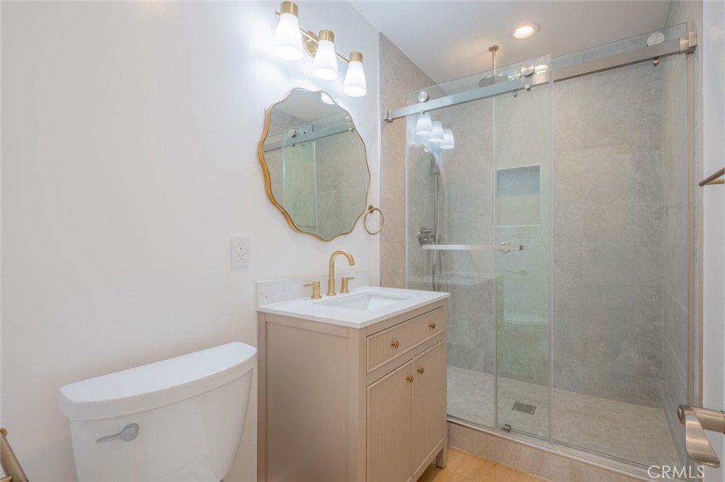 7734 N Glenoaks Boulevard Property Photo 16