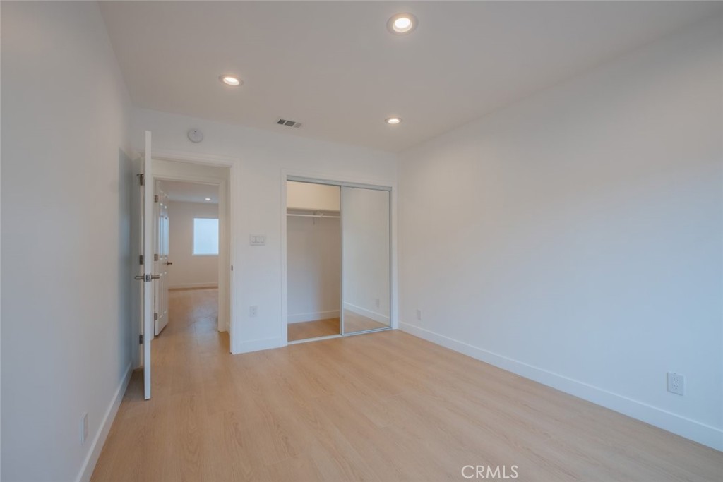 7734 N Glenoaks Boulevard Property Photo 18