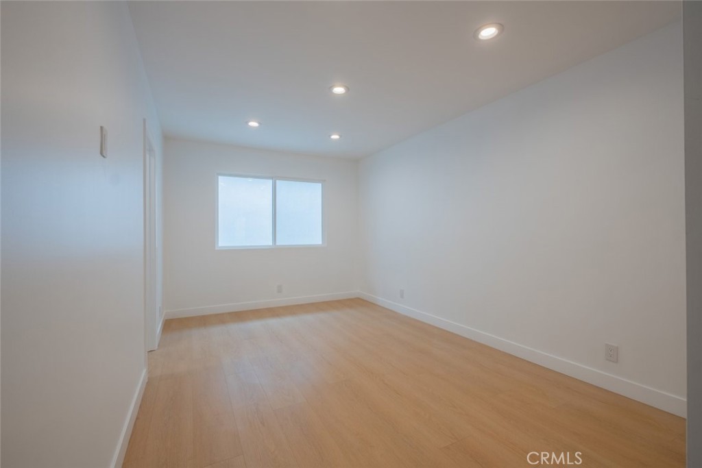 7734 N Glenoaks Boulevard Property Photo 19
