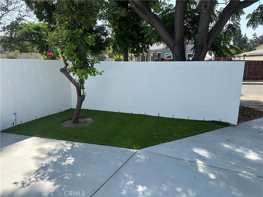 7734 N Glenoaks Boulevard Property Photo 24