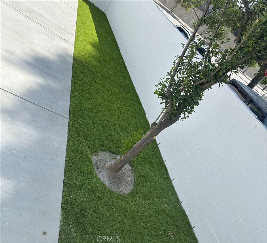 7734 N Glenoaks Boulevard Property Photo 25