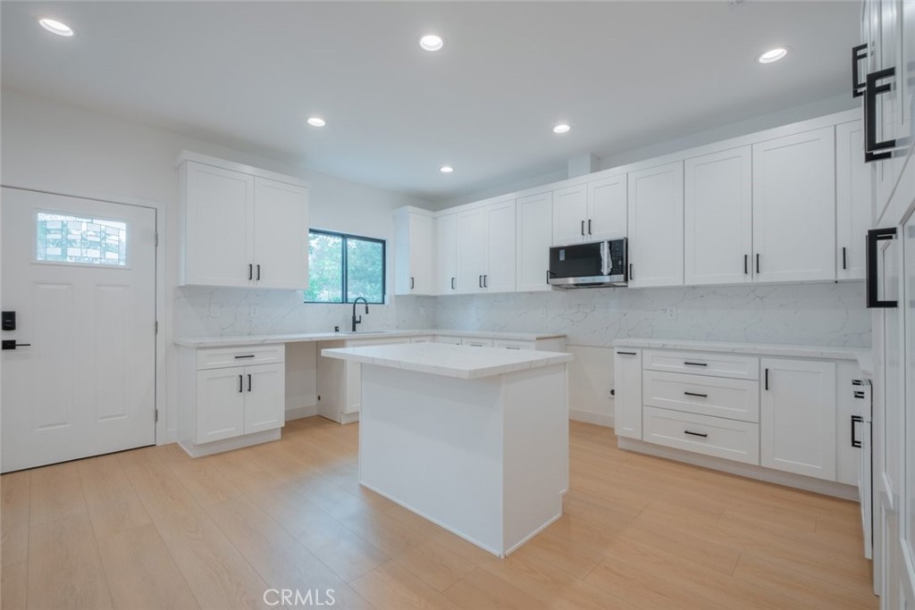 7734 N Glenoaks Boulevard Property Photo 29
