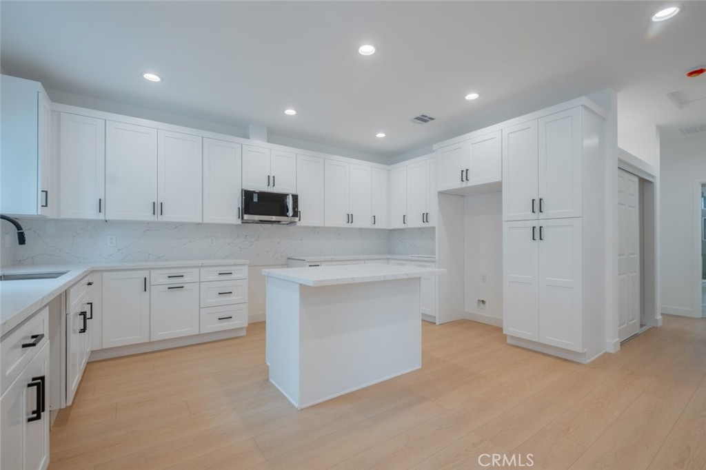 7734 N Glenoaks Boulevard Property Photo 30