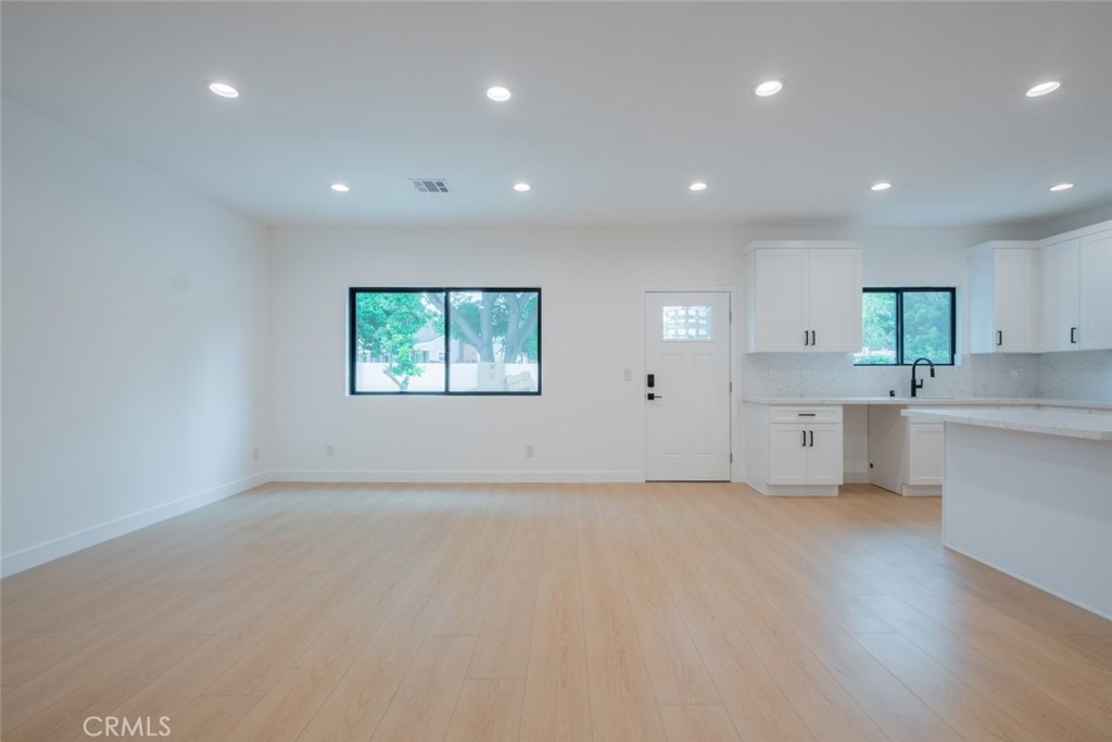 7734 N Glenoaks Boulevard Property Photo 31
