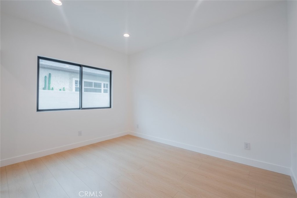7734 N Glenoaks Boulevard Property Photo 35