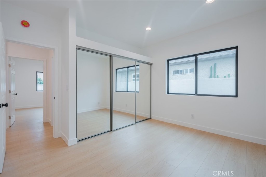 7734 N Glenoaks Boulevard Property Photo 36