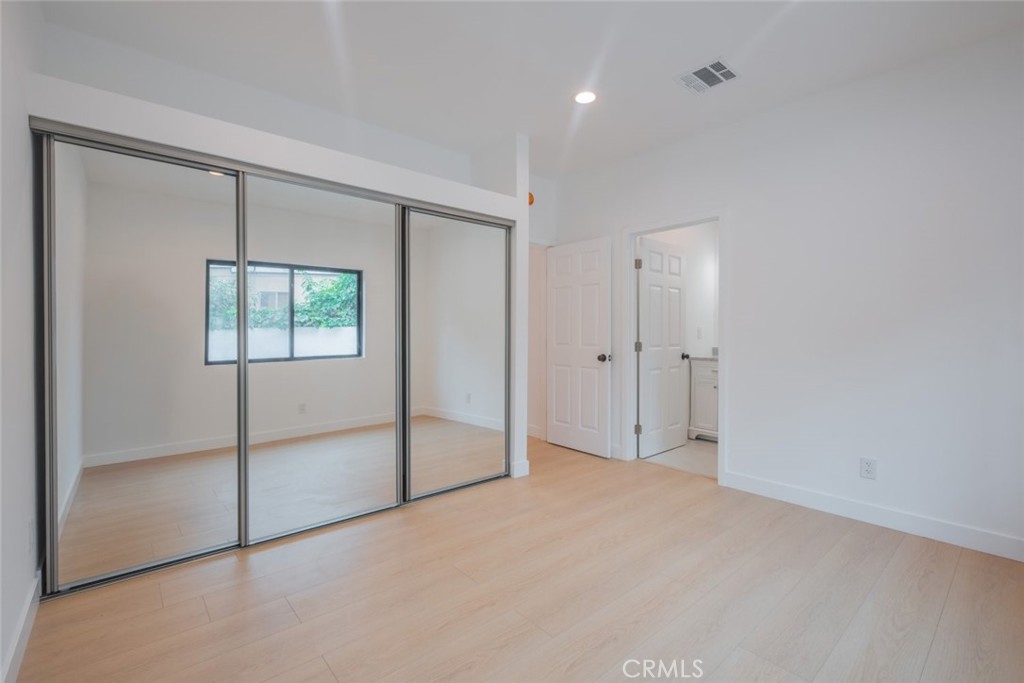 7734 N Glenoaks Boulevard Property Photo 38