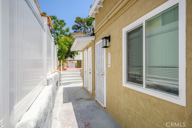10224 Fernglen Avenue Property Photo 4