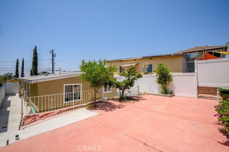 10224 Fernglen Avenue Property Photo 6