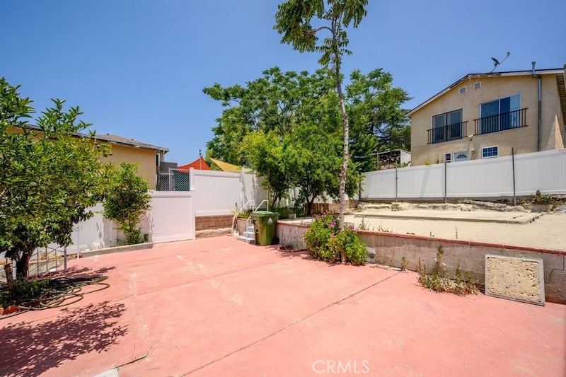 10224 Fernglen Avenue Property Photo 7