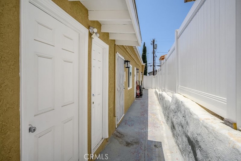 10224 Fernglen Avenue Property Photo 11