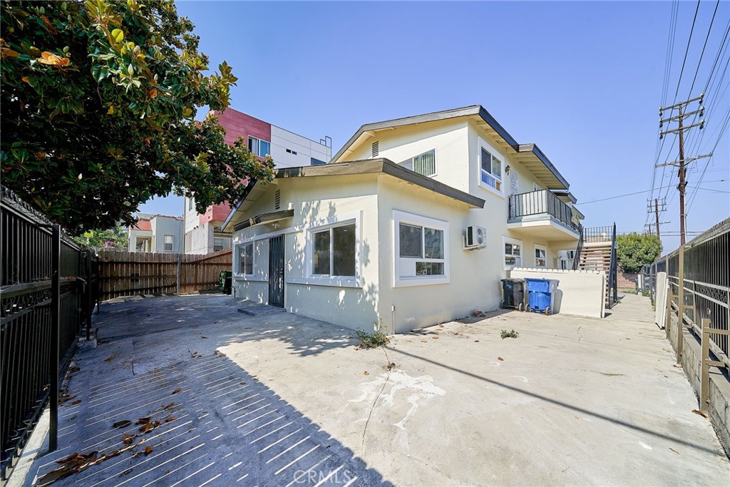1103 S Hobart Boulevard Property Photo 1