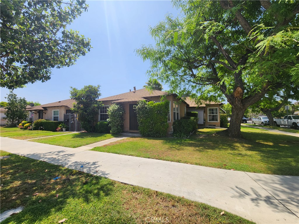 11820 Victory Boulevard Property Photo 1