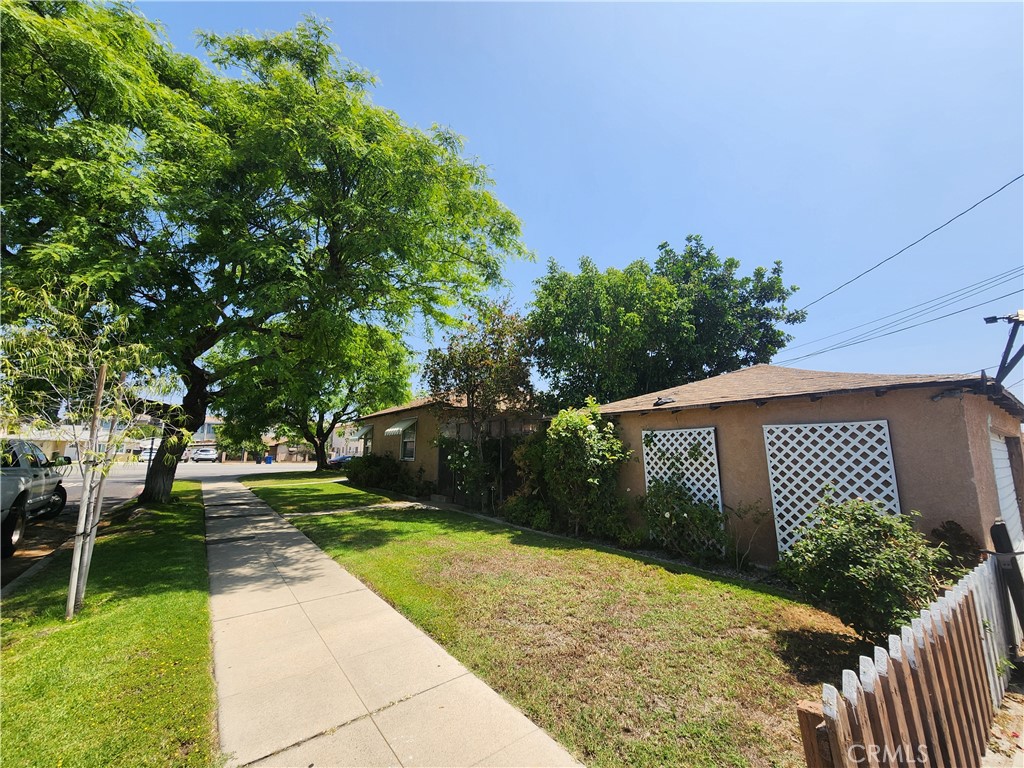 11820 Victory Boulevard Property Photo 3