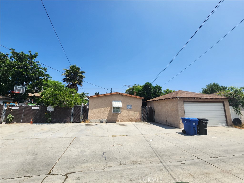 11820 Victory Boulevard Property Photo 4