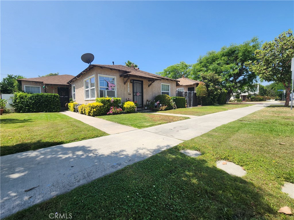 11820 Victory Boulevard Property Photo 6