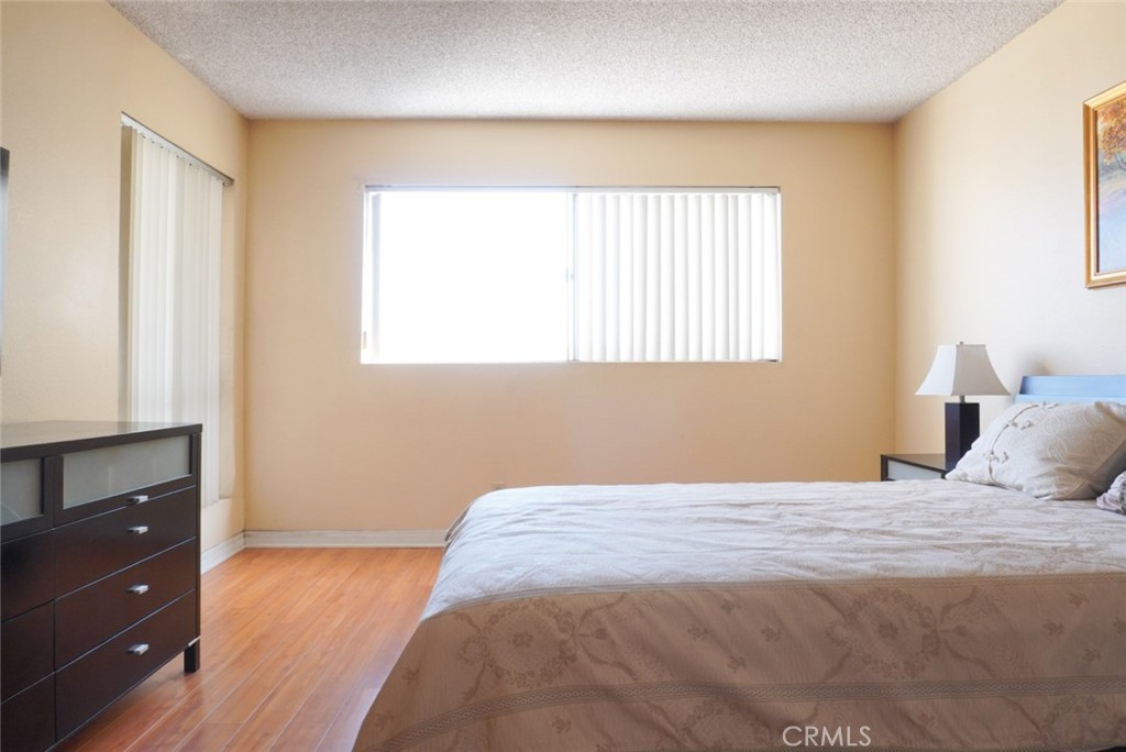 570 W Stocker Street 202 Property Photo 17