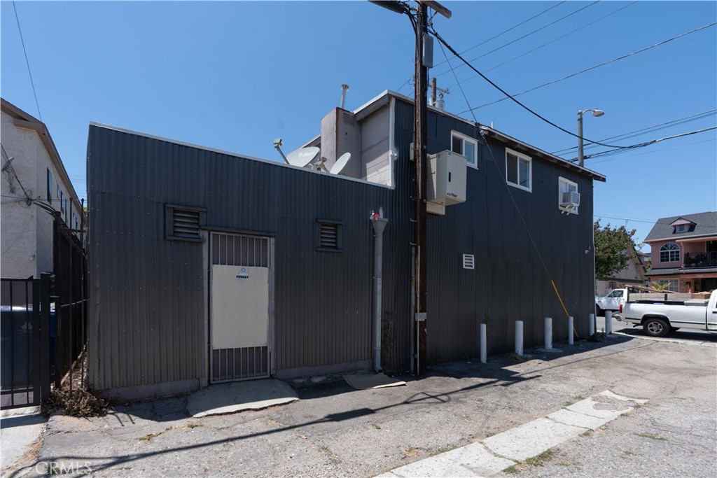 285 W 9th Street Property Photo 2